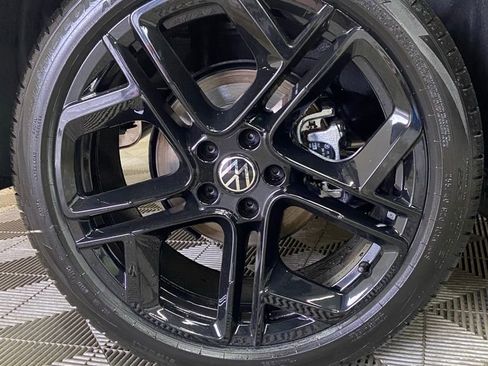 New 2026 Volkswagen Tiguan SE R-Line AWD/4WD image 9