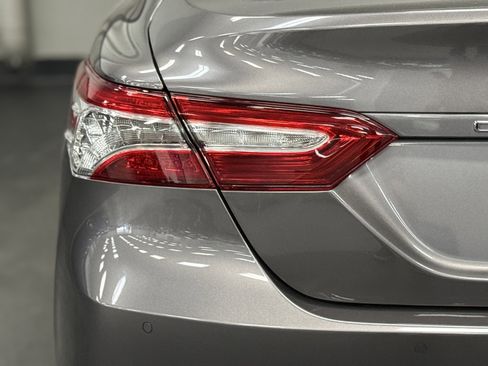 Used 2020 Toyota Camry XLE image 12