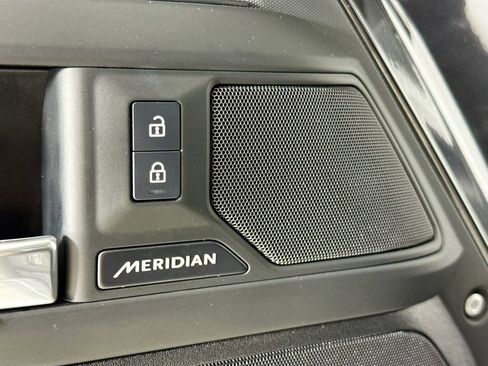 Used 2025 Land Rover Defender 130 S image 22