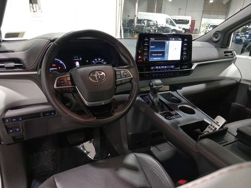 Used 2021 Toyota Sienna XSE w/ XSE Plus Package FWD image 15