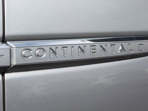 Used 2020 Lincoln Continental Reserve image 28