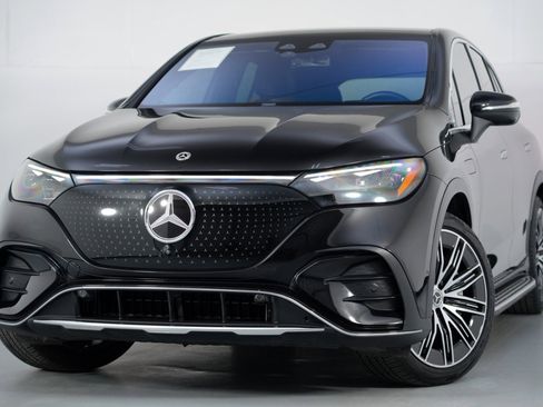 Used 2023 Mercedes-Benz EQE 500 4MATIC SUV image 3