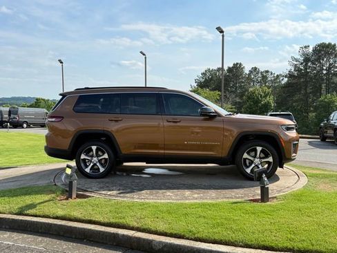 New 2026 Jeep Grand Cherokee L Limited w/ Luxury Tech Group II AWD/4WD image 8