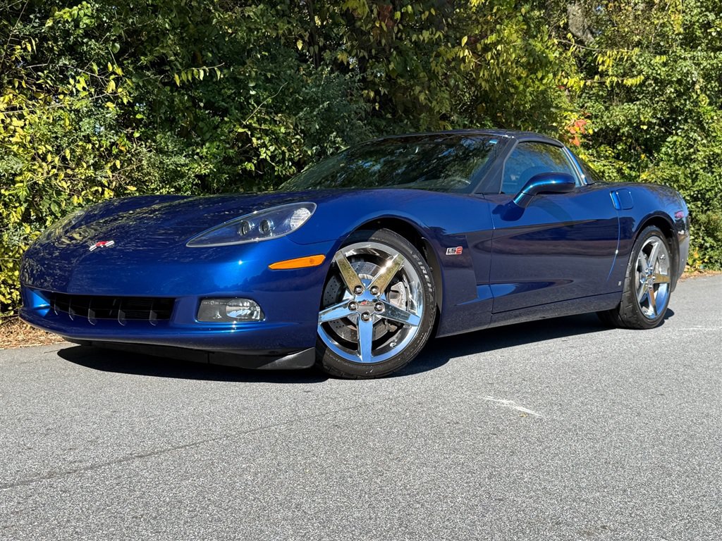 Used 2007 Chevrolet Corvette Coupe w/ Preferred Equipment Group RWD image 2
