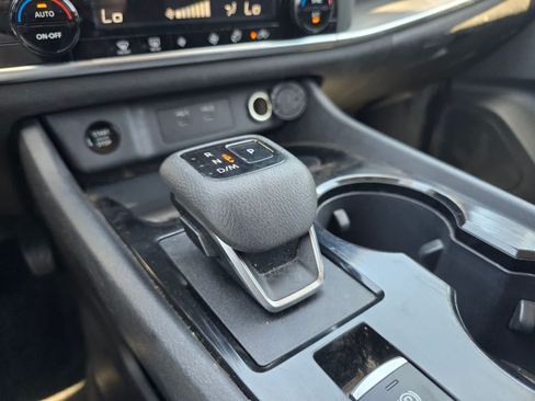 Used 2025 Nissan Rogue SV FWD image 15