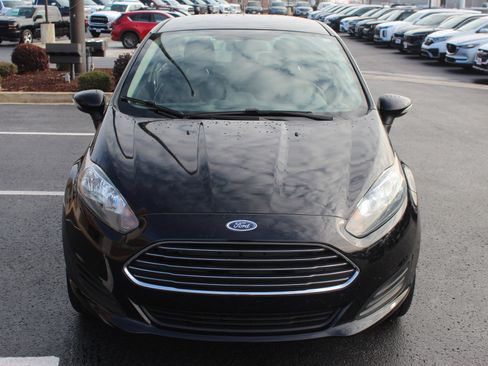 Used 2016 Ford Fiesta SE image 3