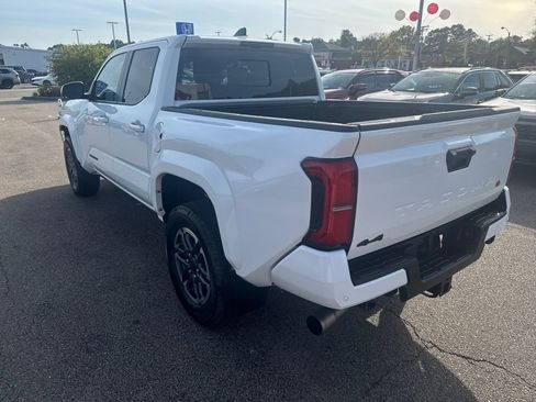 Used 2024 Toyota Tacoma TRD Off-Road image 9