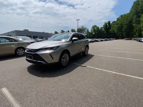 Used 2024 Toyota Venza Limited AWD/4WD image 5