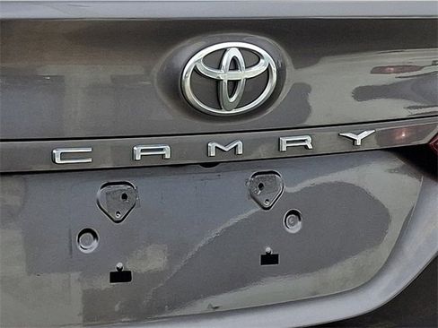 Used 2022 Toyota Camry LE image 10