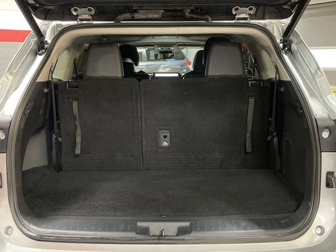 Used 2023 Toyota Highlander XLE FWD image 34