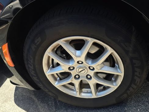 Used 2023 Chrysler Pacifica Touring-L FWD image 3