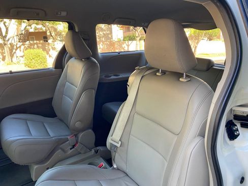 Used 2015 Toyota Sienna XLE Premium FWD image 33