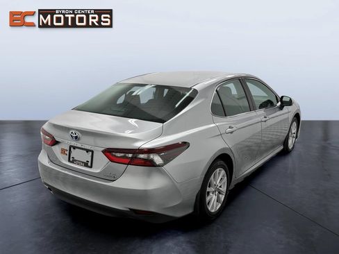 Used 2022 Toyota Camry LE FWD image 6