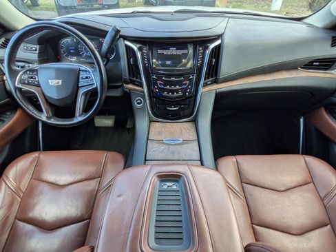 Used 2020 Cadillac Escalade ESV Premium Luxury AWD/4WD image 19