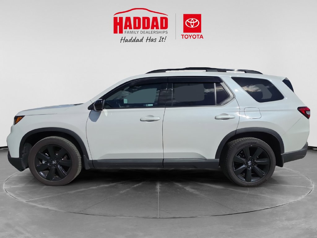 Used 2025 Honda Pilot Black Edition image 2