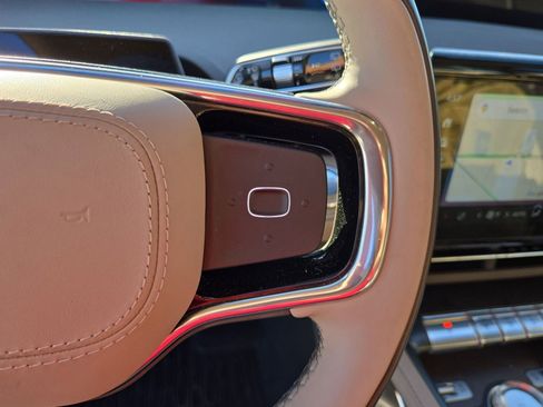 Used 2024 Lincoln Nautilus Premier image 17