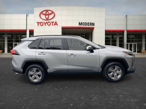 Certified 2022 Toyota RAV4 XLE w/ Convenience Package AWD/4WD image 4