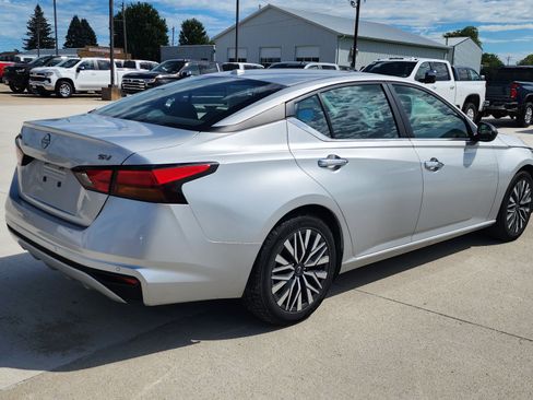 Used 2024 Nissan Altima 2.5 SV FWD image 5