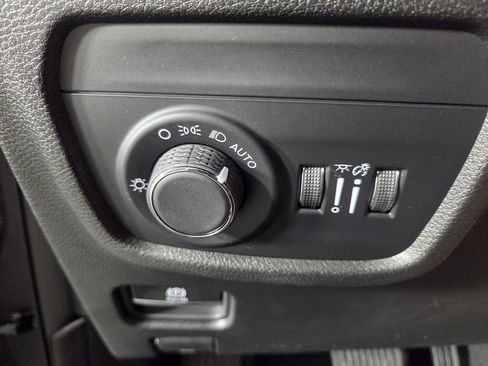 Used 2026 Jeep Grand Cherokee Altitude RWD image 18
