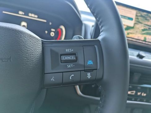 Used 2025 Nissan Rogue Platinum w/ Platinum Premium Package FWD image 30