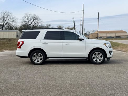 Used 2020 Ford Expedition XLT w/ Equipment Group 202A RWD image 2