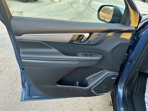 Used 2025 Buick Enclave Preferred image 18