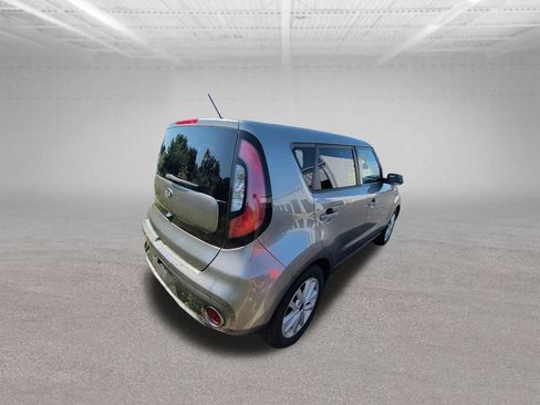 Used 2019 Kia Soul + FWD image 11