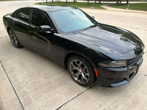 Used 2015 Dodge Charger SXT image 16