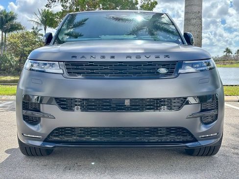 Used 2025 Land Rover Range Rover Sport Dynamic SE image 3