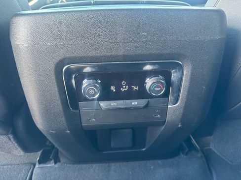 Used 2025 Chevrolet Suburban Z71 AWD/4WD image 14
