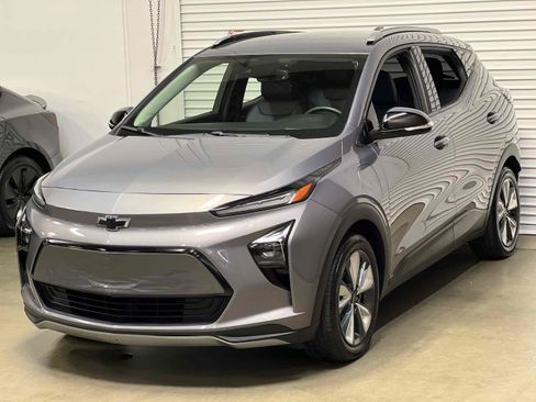 Used 2022 Chevrolet Bolt EUV LT w/ Convenience Package FWD image 28