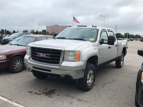 Used 2007 GMC Sierra 2500 SLE w/ Z71 Off-Road Package AWD/4WD image 1
