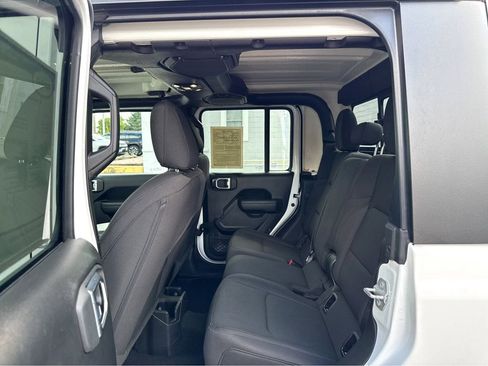 Certified 2022 Jeep Gladiator Willys image 10