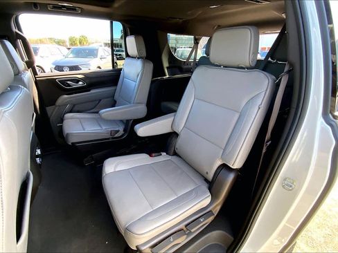 Used 2023 GMC Yukon XL SLT image 19
