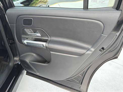 Used 2024 Mercedes-Benz GLB 250 4MATIC image 15