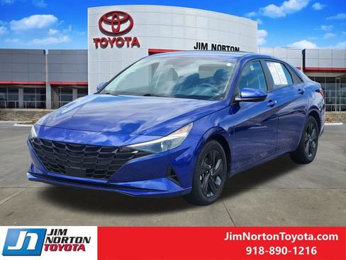 Used 2022 Hyundai Elantra SEL w/ Convenience Package FWD image 3