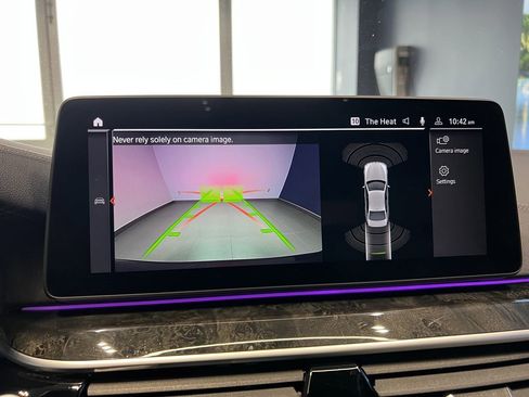 Used 2023 BMW M550i xDrive w/ Dynamic Handling Package image 19