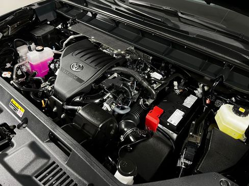 Certified 2026 Toyota Highlander XLE AWD/4WD image 11