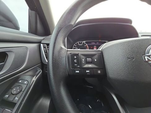 Used 2025 Nissan Rogue S FWD image 11