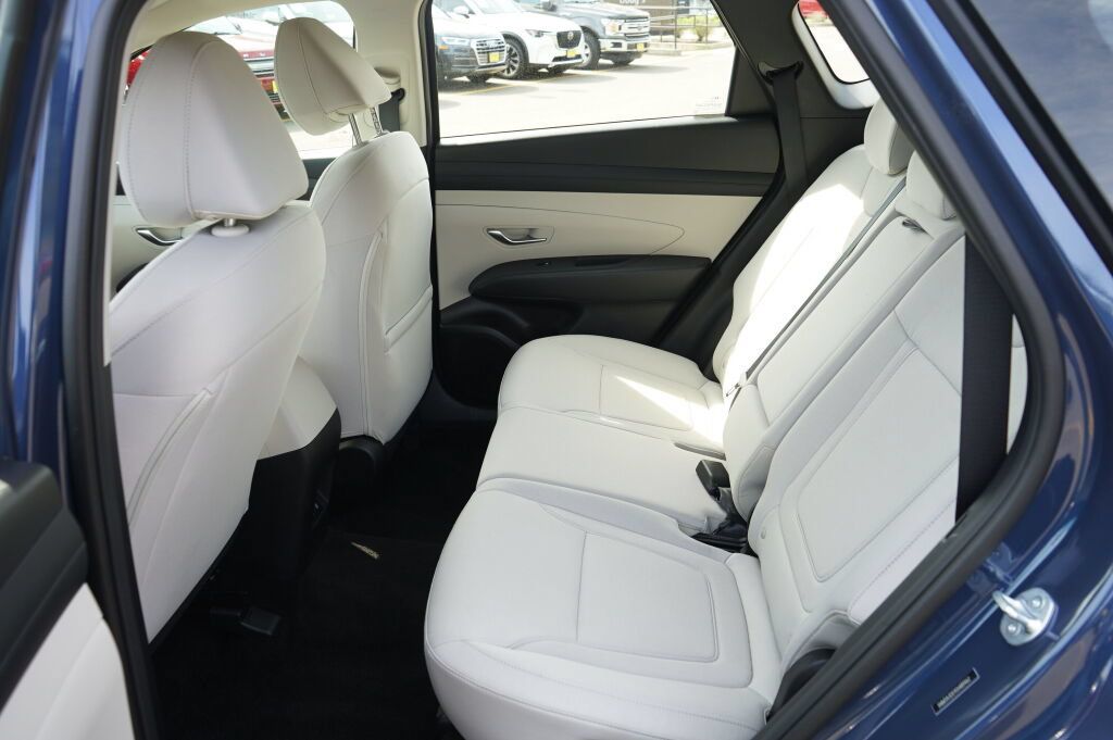 Certified 2025 Hyundai Tucson SE FWD image 19