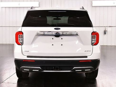 Used 2024 Ford Explorer XLT w/ Equipment Group 202A AWD/4WD image 7