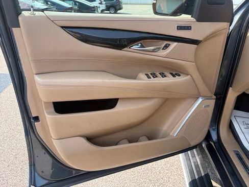 Used 2019 Cadillac Escalade Platinum AWD/4WD image 28