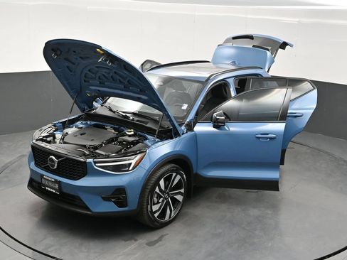 Used 2025 Volvo XC40 B5 Ultra AWD/4WD image 39