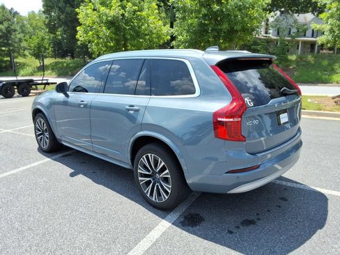 Used 2022 Volvo XC90 T5 Momentum w/ Protection Package Premier FWD image 7