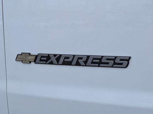 Used 2025 Chevrolet Express 3500 LT w/ LT Preferred Equipment Group RWD image 22