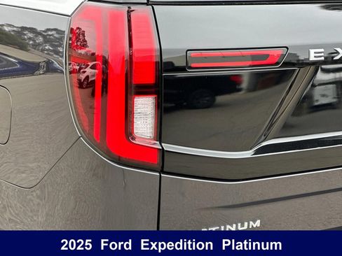 Used 2025 Ford Expedition Max Platinum w/ Driver's Package AWD/4WD image 43