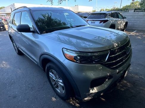 Used 2021 Ford Explorer XLT AWD/4WD image 2