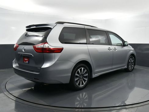 Used 2019 Toyota Sienna Limited Premium image 36