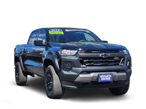 Used 2024 Chevrolet Colorado Trail Boss w/ Technology Package AWD/4WD image 4