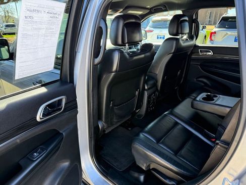Used 2019 Jeep Grand Cherokee Limited image 13